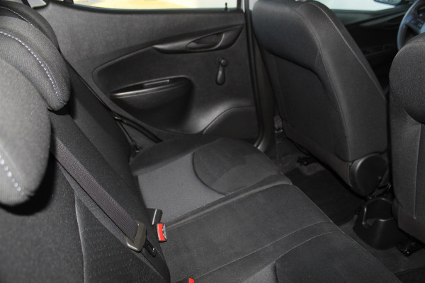 Opel KARL 1.0-75pk ecoFLEX Edition. Erg nette hoogzitter ! Slechts 59.000km ! Airco, parkeersensoren achter, cruise control, Bluetooth telefoonvoorbereidng, metallic lak etc.