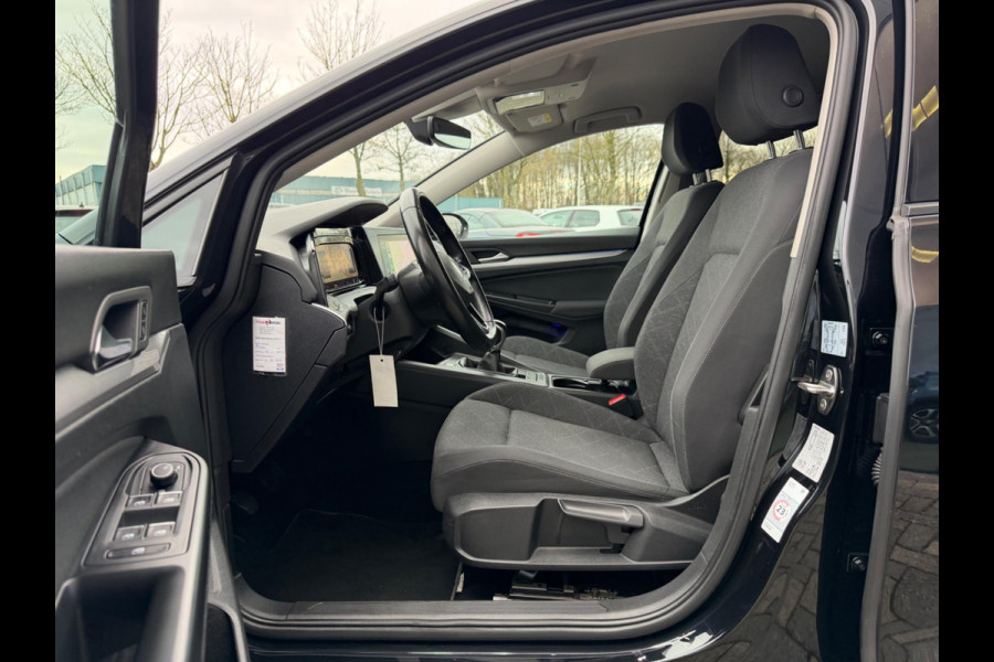 Volkswagen Golf 1.5 TSI Style, CarPlay, Stuur + Stoel verw, LED