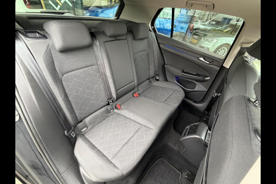 Volkswagen Golf 1.5 TSI Style, CarPlay, Stuur + Stoel verw, LED