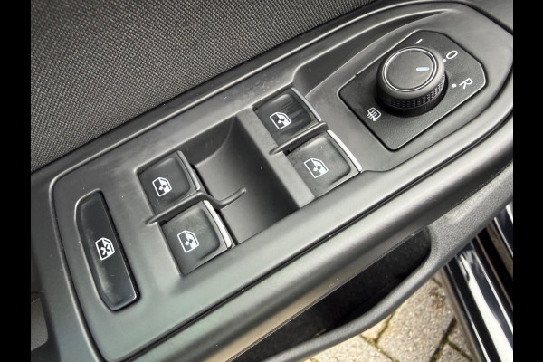 Volkswagen Golf 1.5 TSI Style, CarPlay, Stuur + Stoel verw, LED