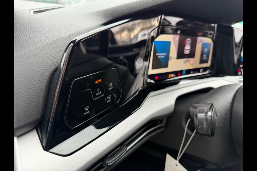 Volkswagen Golf 1.5 TSI Style, CarPlay, Stuur + Stoel verw, LED