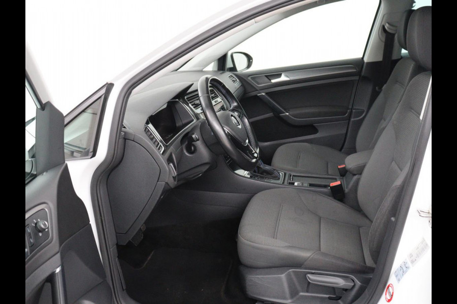 Volkswagen e-Golf E-DITION | Stoelverwarming | Warmtepomp | Carplay | Adaptive cruise | Virtual Cockpit | Navigatie | LED  Plus | Getint glas | Climate control