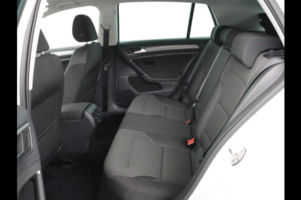 Volkswagen e-Golf E-DITION | Stoelverwarming | Warmtepomp | Carplay | Adaptive cruise | Virtual Cockpit | Navigatie | LED  Plus | Getint glas | Climate control