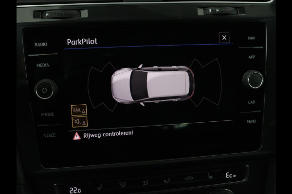Volkswagen e-Golf E-DITION | Stoelverwarming | Warmtepomp | Carplay | Adaptive cruise | Virtual Cockpit | Navigatie | LED  Plus | Getint glas | Climate control