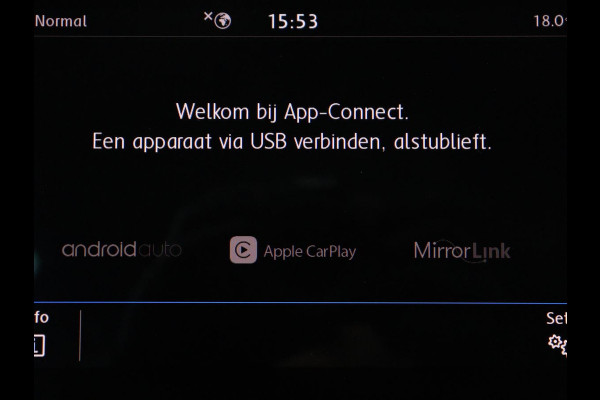 Volkswagen e-Golf E-DITION | Stoelverwarming | Warmtepomp | Carplay | Adaptive cruise | Virtual Cockpit | Navigatie | LED  Plus | Getint glas | Climate control