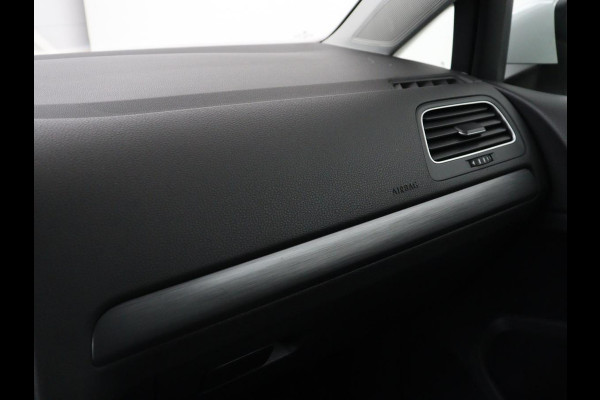 Volkswagen e-Golf E-DITION | Stoelverwarming | Warmtepomp | Carplay | Adaptive cruise | Virtual Cockpit | Navigatie | LED  Plus | Getint glas | Climate control