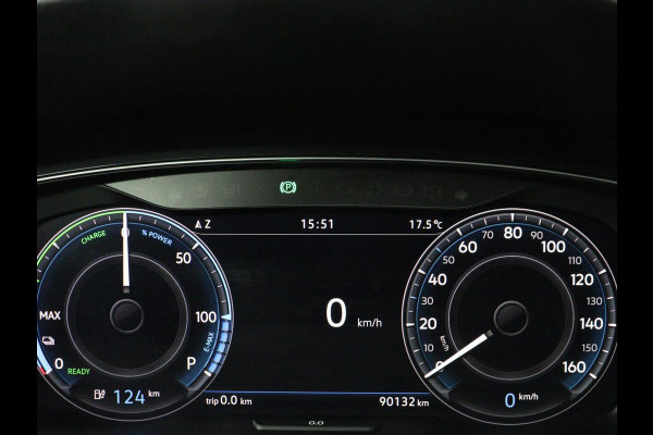 Volkswagen e-Golf E-DITION | Stoelverwarming | Warmtepomp | Carplay | Adaptive cruise | Virtual Cockpit | Navigatie | LED  Plus | Getint glas | Climate control