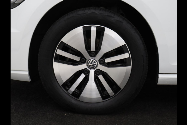 Volkswagen e-Golf E-DITION | Stoelverwarming | Warmtepomp | Carplay | Adaptive cruise | Virtual Cockpit | Navigatie | LED  Plus | Getint glas | Climate control