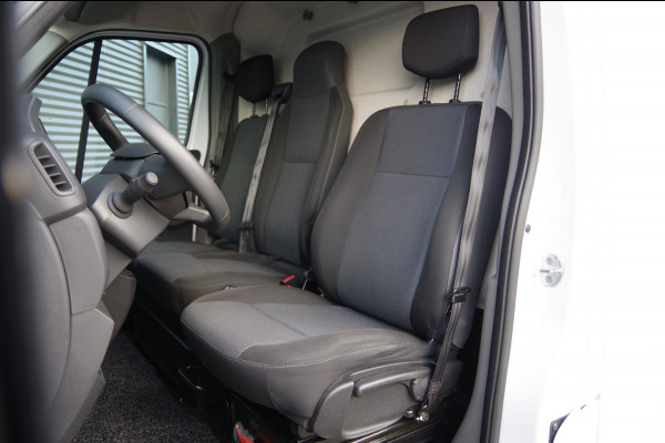 Renault Master 2.3 dCi L2H2 Work Edition 3-ZITS, 135PK, TREKHAAK, CAMERA, NAVI, CRUISE, AIRCO, DODE HOEK DETECTIE, NL AUTO, NAP