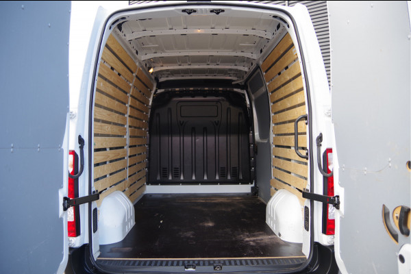 Renault Master 2.3 dCi L2H2 Work Edition 3-ZITS, 135PK, TREKHAAK, CAMERA, NAVI, CRUISE, AIRCO, DODE HOEK DETECTIE, NL AUTO, NAP