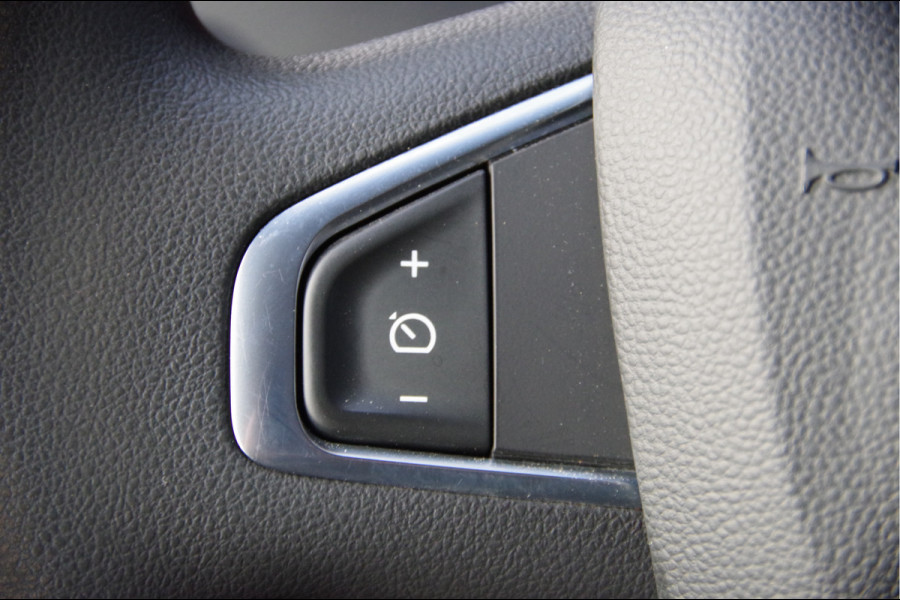 Renault Master 2.3 dCi L2H2 Work Edition 3-ZITS, 135PK, TREKHAAK, CAMERA, NAVI, CRUISE, AIRCO, DODE HOEK DETECTIE, NL AUTO, NAP