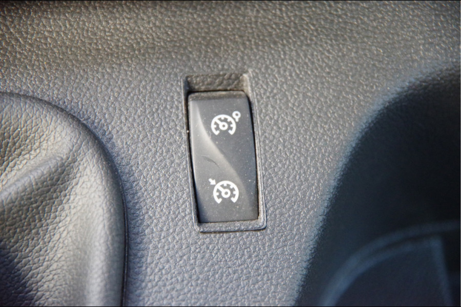 Renault Master 2.3 dCi L2H2 Work Edition 3-ZITS, 135PK, TREKHAAK, CAMERA, NAVI, CRUISE, AIRCO, DODE HOEK DETECTIE, NL AUTO, NAP