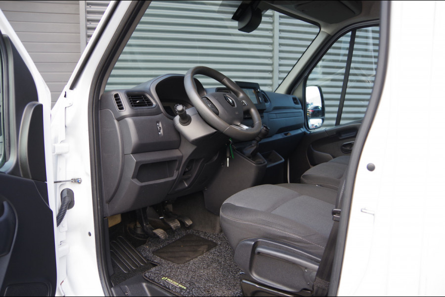 Renault Master 2.3 dCi L2H2 Work Edition 3-ZITS, 135PK, TREKHAAK, CAMERA, NAVI, CRUISE, AIRCO, DODE HOEK DETECTIE, NL AUTO, NAP