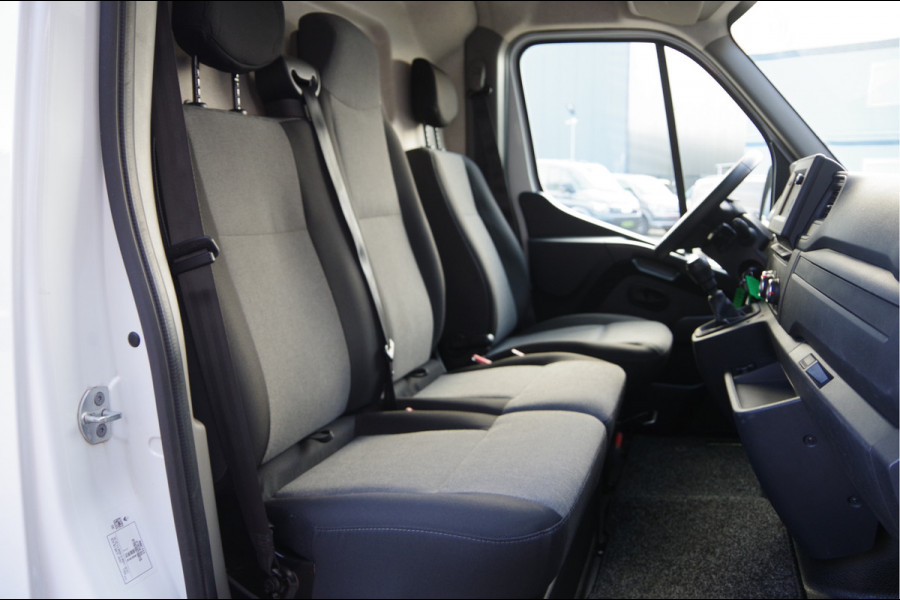 Renault Master 2.3 dCi L2H2 Work Edition 3-ZITS, 135PK, TREKHAAK, CAMERA, NAVI, CRUISE, AIRCO, DODE HOEK DETECTIE, NL AUTO, NAP