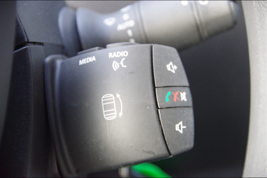 Renault Master 2.3 dCi L2H2 Work Edition 3-ZITS, 135PK, TREKHAAK, CAMERA, NAVI, CRUISE, AIRCO, DODE HOEK DETECTIE, NL AUTO, NAP