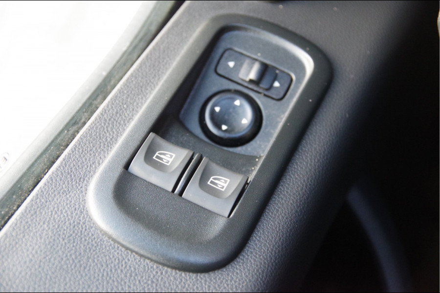 Renault Master 2.3 dCi L2H2 Work Edition 3-ZITS, 135PK, TREKHAAK, CAMERA, NAVI, CRUISE, AIRCO, DODE HOEK DETECTIE, NL AUTO, NAP