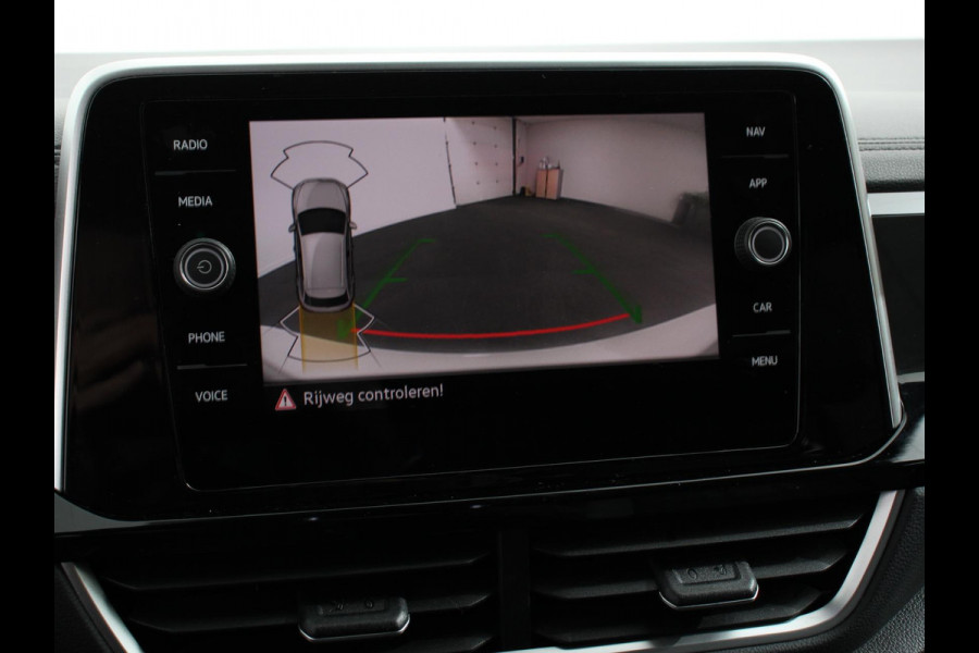 Volkswagen T-Roc 1.5 TSI 150pk DSG R-Line Edition | Navigatie | Apple Carplay/Android Auto | Electrische te openen kofferbak | Camera | Keyless start | Led | Dab | Adaptive Cruise Control