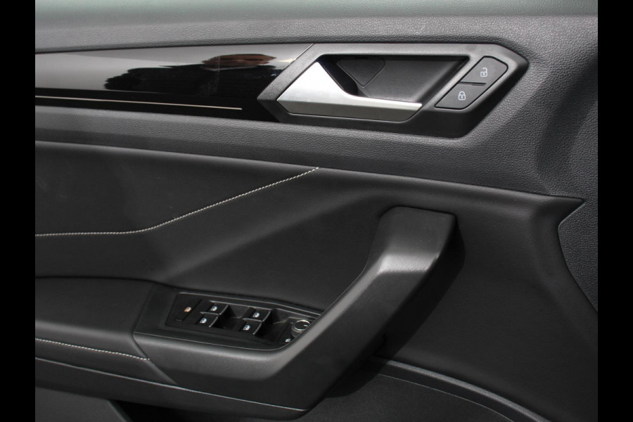 Volkswagen T-Roc 1.5 TSI 150pk DSG R-Line Edition | Navigatie | Apple Carplay/Android Auto | Electrische te openen kofferbak | Camera | Keyless start | Led | Dab | Adaptive Cruise Control
