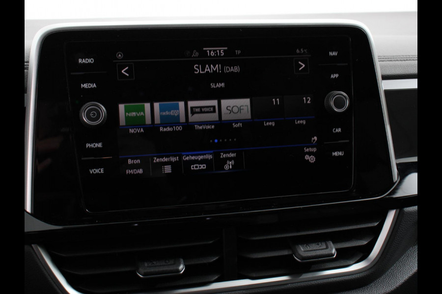 Volkswagen T-Roc 1.5 TSI 150pk DSG R-Line Edition | Navigatie | Apple Carplay/Android Auto | Electrische te openen kofferbak | Camera | Keyless start | Led | Dab | Adaptive Cruise Control