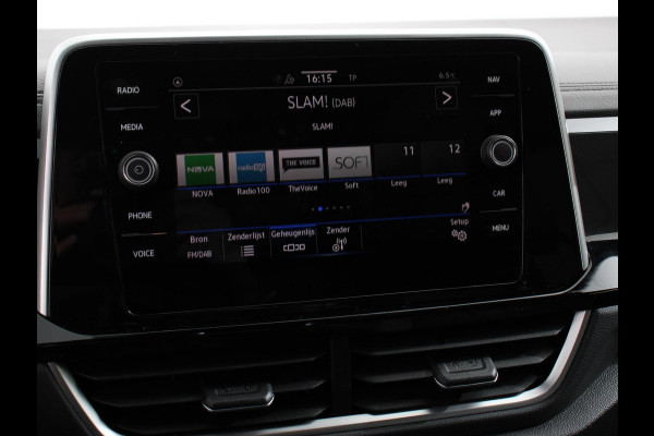Volkswagen T-Roc 1.5 TSI 150pk DSG R-Line Edition | Navigatie | Apple Carplay/Android Auto | Electrische te openen kofferbak | Camera | Keyless start | Led | Dab | Adaptive Cruise Control