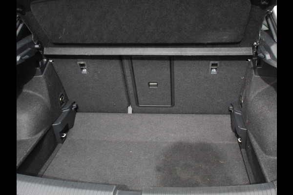 Volkswagen T-Roc 1.5 TSI 150pk DSG R-Line Edition | Navigatie | Apple Carplay/Android Auto | Electrische te openen kofferbak | Camera | Keyless start | Led | Dab | Adaptive Cruise Control