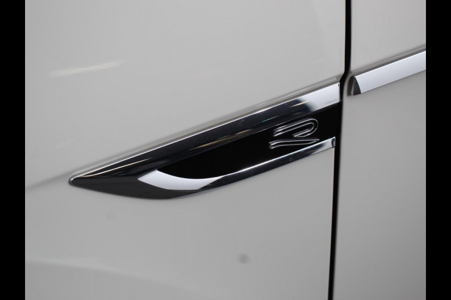 Volkswagen T-Roc 1.5 TSI 150pk DSG R-Line Edition | Navigatie | Apple Carplay/Android Auto | Electrische te openen kofferbak | Camera | Keyless start | Led | Dab | Adaptive Cruise Control