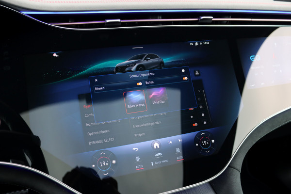 Mercedes-Benz EQE SUV 500 4Matic AMG Line 96 kWh | Hyperscreen | Airmatic | Achterasbesturing | Distronic+ | Stoelventilatie | Trekhaak | Burmester | Memory | HUD | Warmtepomp |