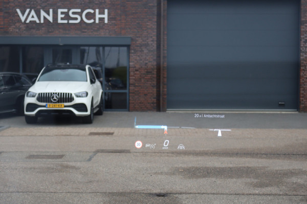 Mercedes-Benz EQE SUV 500 4Matic AMG Line 96 kWh | Hyperscreen | Airmatic | Achterasbesturing | Distronic+ | Stoelventilatie | Trekhaak | Burmester | Memory | HUD | Warmtepomp |