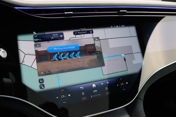 Mercedes-Benz EQE SUV 500 4Matic AMG Line 96 kWh | Hyperscreen | Airmatic | Achterasbesturing | Distronic+ | Stoelventilatie | Trekhaak | Burmester | Memory | HUD | Warmtepomp |