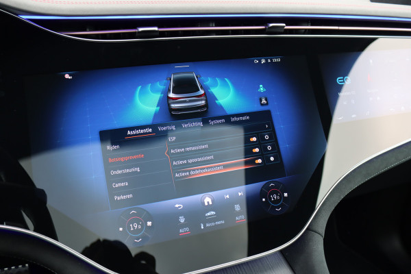 Mercedes-Benz EQE SUV 500 4Matic AMG Line 96 kWh | Hyperscreen | Airmatic | Achterasbesturing | Distronic+ | Stoelventilatie | Trekhaak | Burmester | Memory | HUD | Warmtepomp |