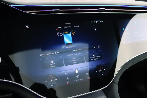 Mercedes-Benz EQE SUV 500 4Matic AMG Line 96 kWh | Hyperscreen | Airmatic | Achterasbesturing | Distronic+ | Stoelventilatie | Trekhaak | Burmester | Memory | HUD | Warmtepomp |