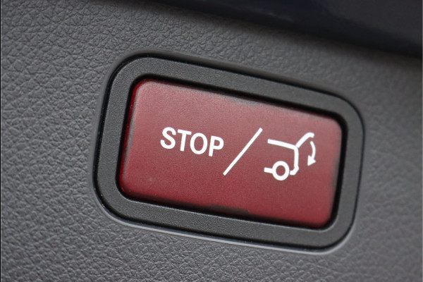 Mercedes-Benz C-Klasse Estate 300 e AMG Line | Panoramadak | Memory | Trekhaak | Premium Sfeerverlichting | Camera | Nightpakket | Dodehoekassistent |