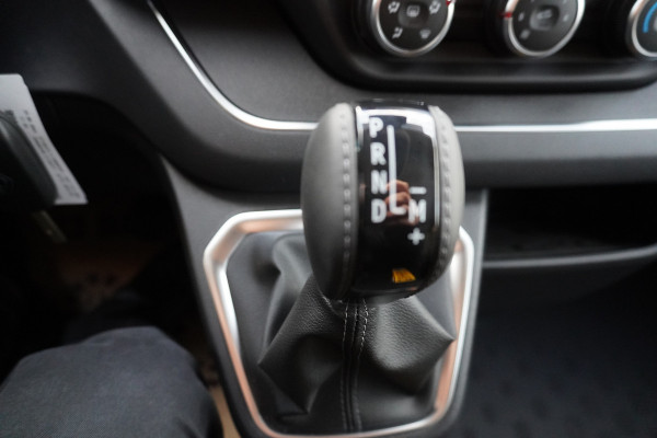 Renault Trafic 2.0 Bleu dCi EDC 170PK L2H1 Red Edition DubbelCabine Automaat Nr.V077 |  Climate | Navi | Camera | Schuifdeur L/R