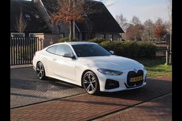 BMW 4 Serie Coupé 420i | M-Pakket | Camera | Sfeerverlichting | NL-Auto |