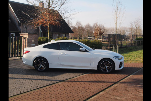 BMW 4 Serie Coupé 420i | M-Pakket | Camera | Sfeerverlichting | NL-Auto |