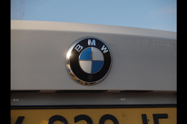 BMW 4 Serie Coupé 420i | M-Pakket | Camera | Sfeerverlichting | NL-Auto |