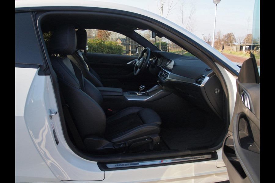 BMW 4 Serie Coupé 420i | M-Pakket | Camera | Sfeerverlichting | NL-Auto |