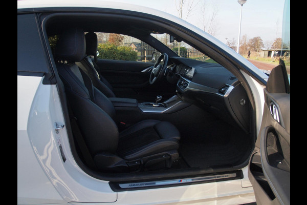 BMW 4 Serie Coupé 420i | M-Pakket | Camera | Sfeerverlichting | NL-Auto |