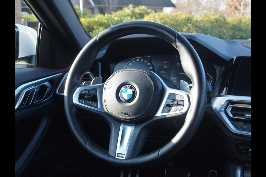 BMW 4 Serie Coupé 420i | M-Pakket | Camera | Sfeerverlichting | NL-Auto |