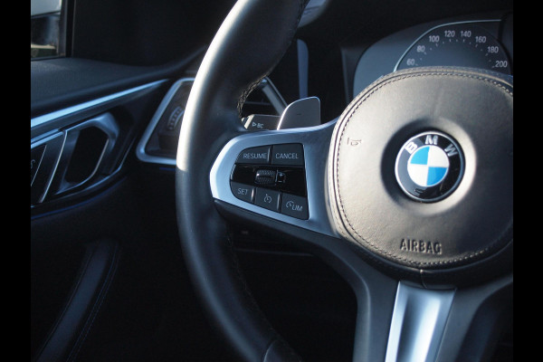 BMW 4 Serie Coupé 420i | M-Pakket | Camera | Sfeerverlichting | NL-Auto |