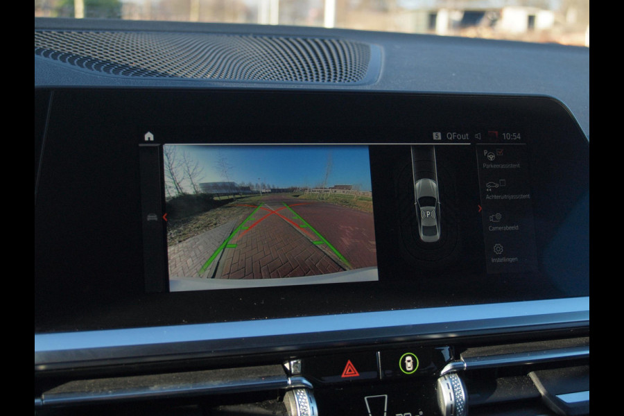 BMW 4 Serie Coupé 420i | M-Pakket | Camera | Sfeerverlichting | NL-Auto |