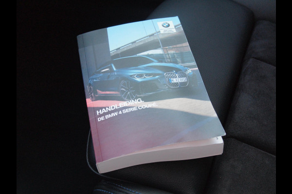 BMW 4 Serie Coupé 420i | M-Pakket | Camera | Sfeerverlichting | NL-Auto |