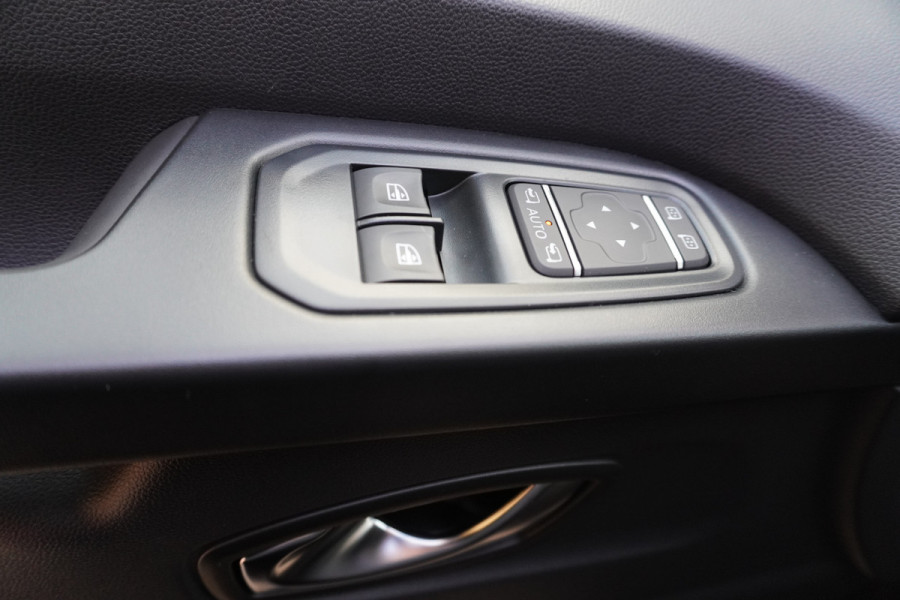 Renault Trafic 2.0 Bleu dCi EDC 170PK L2H1 Red Edition DubbelCabine Automaat Nr. V025 |  Climate | Navi | Camera | Schuifdeur L/R