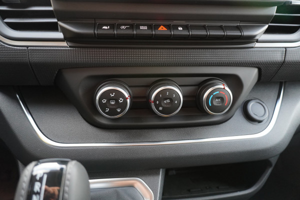 Renault Trafic 2.0 Bleu dCi EDC 170PK L2H1 Extra DubbelCabine Automaat Schuifdeur L/R Nr. V900 |  Climate | Navi | Camera |