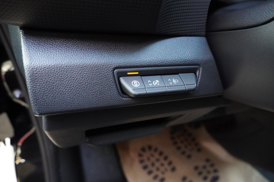 Renault Trafic 2.0 Bleu dCi EDC 170PK L2H1 Extra DubbelCabine Automaat Schuifdeur L/R Nr. V900 |  Climate | Navi | Camera |