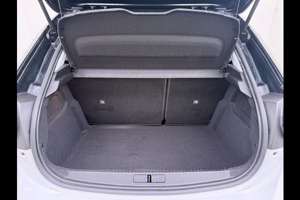 Opel CORSA-E Edition+ 50kWh Warmtepomp Fase 3 Laden Navi Stoel+Stuurverwarming 360°Camera Two-Tone Lak Ecc Navi Pack Parkeer Pack Pdc DAB Lmv 16" Privacy Glas Led Isofix Regen-Lichtsensor LaneAssist Origineel Nederlandse Auto SOH 89% Zeer compleet!