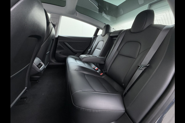 Tesla Model 3 RWD SR plus 325PK SOH 93% LFP Accu Lmv 18" AutoPilot Leder Panoramadak Adaptive-Cruise Camera's Elektr.-Stuur+Stoelen+Spiegels+G Navi LED DAB Voorverwarmen interieur via App Keyless One-Pedal-Drive Origineel Nederlandse auto Fabrieksgarantie op Accu en Motor tot 5-12-2028/160.000km