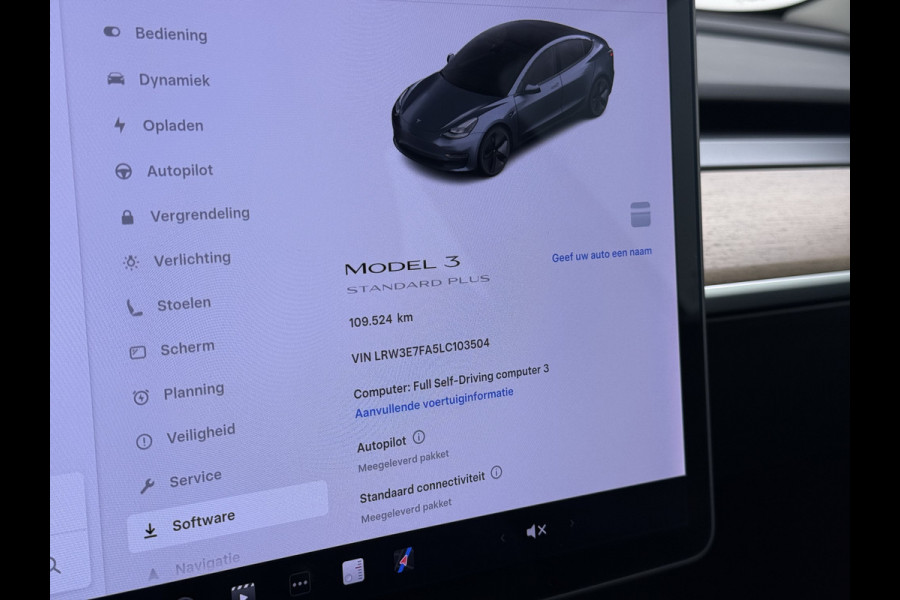 Tesla Model 3 RWD SR plus 325PK SOH 93% LFP Accu Lmv 18" AutoPilot Leder Panoramadak Adaptive-Cruise Camera's Elektr.-Stuur+Stoelen+Spiegels+G Navi LED DAB Voorverwarmen interieur via App Keyless One-Pedal-Drive Origineel Nederlandse auto Fabrieksgarantie op Accu en Motor tot 5-12-2028/160.000km