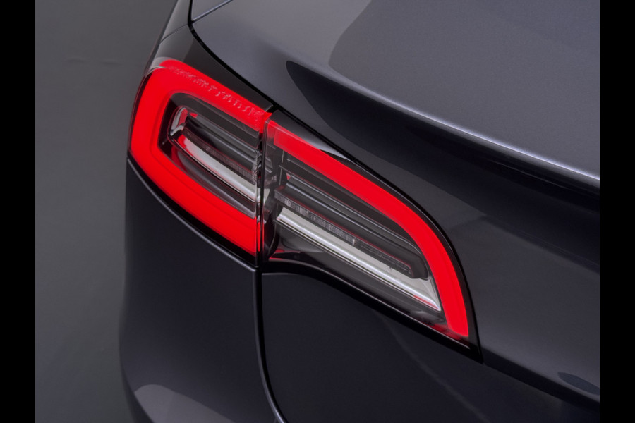 Tesla Model 3 RWD SR plus 325PK SOH 93% LFP Accu Lmv 18" AutoPilot Leder Panoramadak Adaptive-Cruise Camera's Elektr.-Stuur+Stoelen+Spiegels+G Navi LED DAB Voorverwarmen interieur via App Keyless One-Pedal-Drive Origineel Nederlandse auto Fabrieksgarantie op Accu en Motor tot 5-12-2028/160.000km