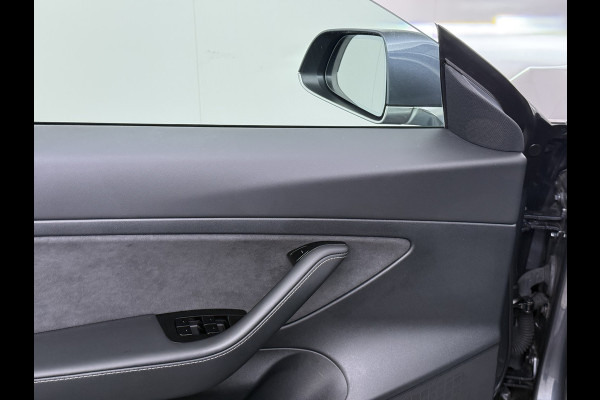 Tesla Model 3 RWD SR plus 325PK SOH 93% LFP Accu Lmv 18" AutoPilot Leder Panoramadak Adaptive-Cruise Camera's Elektr.-Stuur+Stoelen+Spiegels+G Navi LED DAB Voorverwarmen interieur via App Keyless One-Pedal-Drive Origineel Nederlandse auto Fabrieksgarantie op Accu en Motor tot 5-12-2028/160.000km